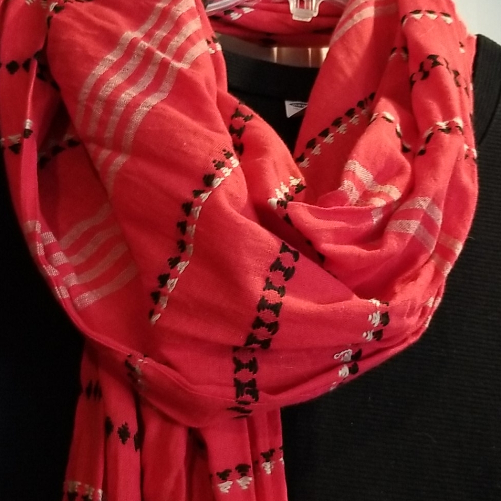 RED SCARF - Picture 3 of 5